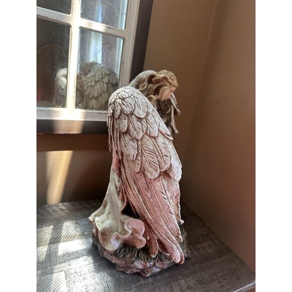 Angel Holy Family Nativity 18 x 15 x 11.5 Hand Painted Resin Christmas Figurine - Picture 4 of 7